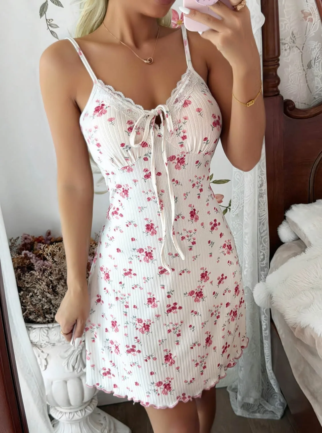Nuvelle Beyaz Çiçekli Mini Elbise